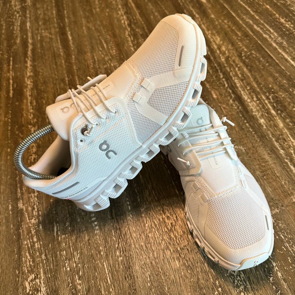 NWOB On Running Cloud 5 Sneakers White Casual Workout Shoes Women’s Size 7.5
